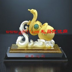 廣州絨沙金禮品福來(lái)運(yùn)到擺件定制,工藝禮品絨沙金蛇年擺件定做