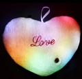 七彩發(fā)光愛心抱枕定制